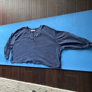 We the free navy cropped oversized tee w/ long sleeves, sz.S.